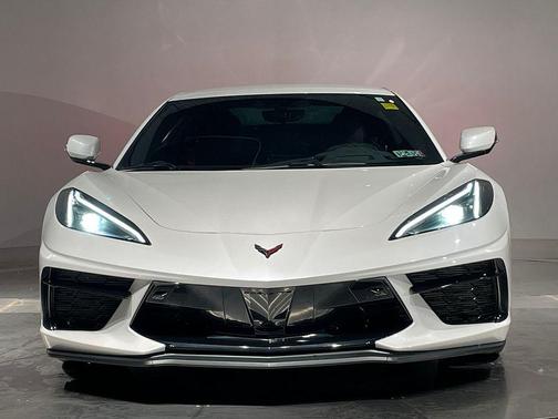 White Pearl Metallic 2023 Chevrolet Corvette Stingray w/3LT