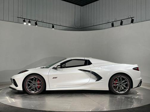 White Pearl Metallic 2023 Chevrolet Corvette Stingray w/3LT