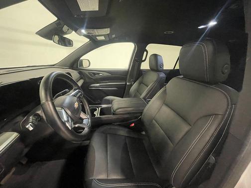 Summit White 2025 Chevrolet Traverse LT