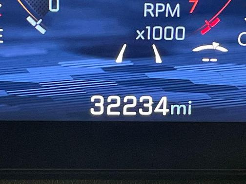 Summit White 2025 Chevrolet Traverse LT