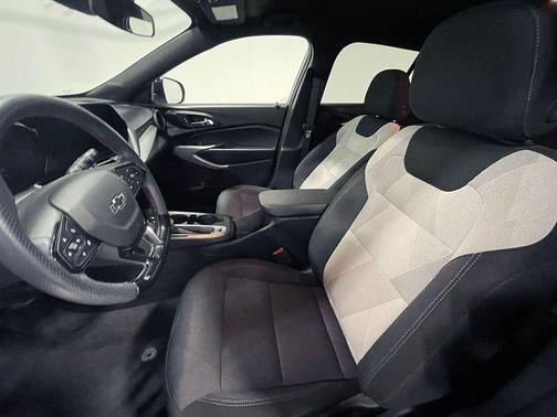 Sterling Gray Metallic 2024 Chevrolet Trax 1RS