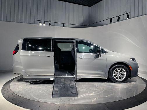 Ceramic Gray Clearcoat 2024 Chrysler Pacifica Touring