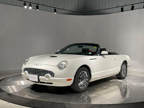 White 2002 Ford Thunderbird