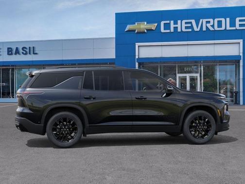 Mosaic Black Metallic 2026 Chevrolet Traverse LT