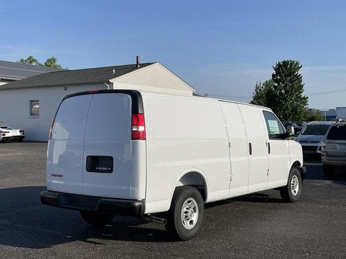 Summit White 2026 Chevrolet Express 3500 Work Van