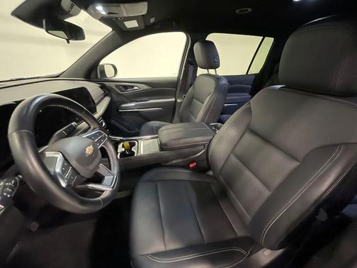 Mosaic Black Metallic 2024 Chevrolet Traverse LT