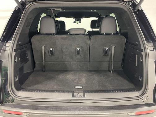 Mosaic Black Metallic 2024 Chevrolet Traverse LT