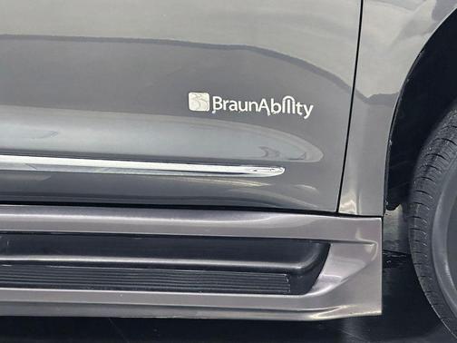 Granite Crystal Clearcoat Metallic 2017 Chrysler Pacifica Limited