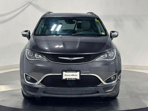 Granite Crystal Clearcoat Metallic 2017 Chrysler Pacifica Limited