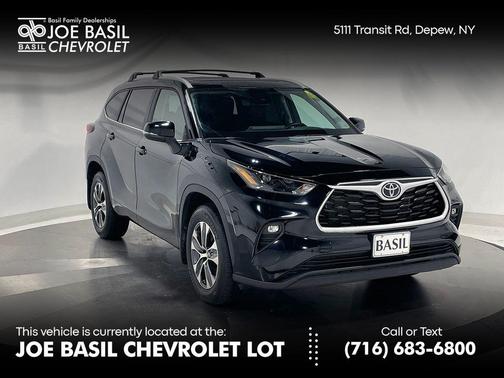 Midnight Black Metallic 2023 Toyota Highlander XLE