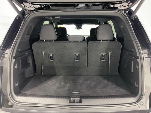 Mosaic Black Metallic 2025 Chevrolet Traverse LT