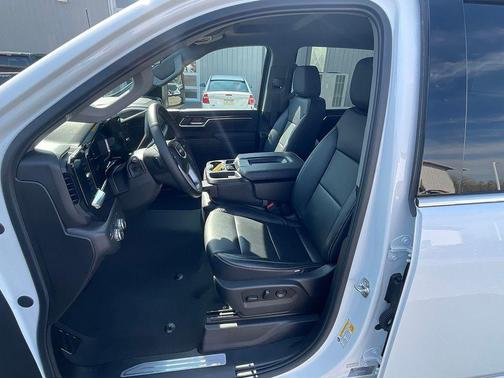 Summit White 2025 GMC Sierra 2500 SLE