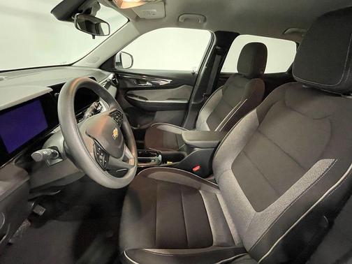 Summit White 2025 Chevrolet Trailblazer LT