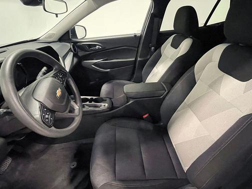 Mosaic Black Metallic 2024 Chevrolet Trax LS