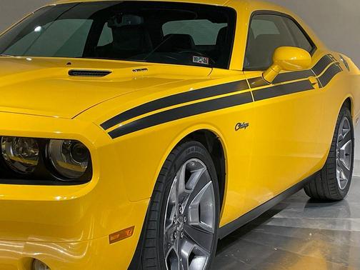 Stinger Yellow Clearcoat 2012 Dodge Challenger R/T
