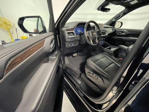 Black 2022 Chevrolet Suburban High Country