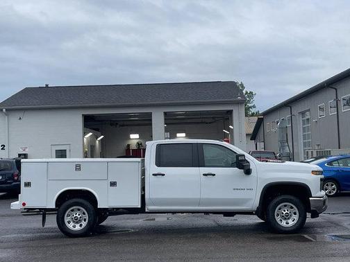 Summit White 2026 Chevrolet Silverado 3500 WT