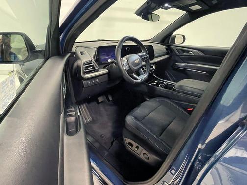 Lakeshore Blue Metallic 2024 Chevrolet Traverse LT