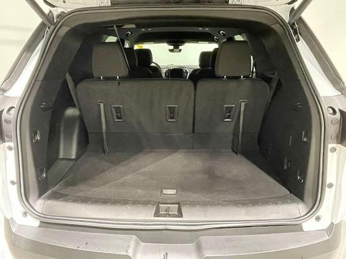 Summit White 2023 Chevrolet Traverse LT Cloth