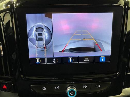Summit White 2023 Chevrolet Traverse LT Cloth