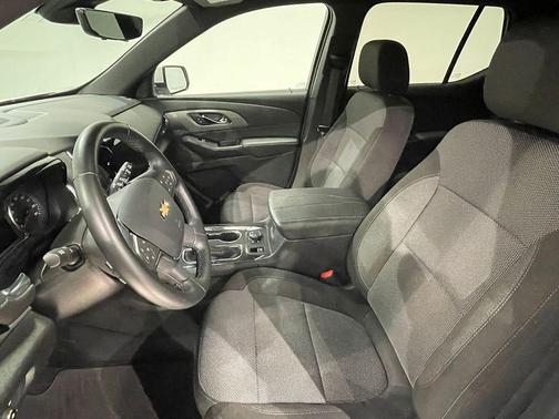 Summit White 2023 Chevrolet Traverse LT Cloth