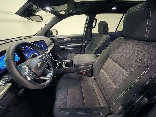 Sterling Gray Metallic 2025 Chevrolet Traverse LT