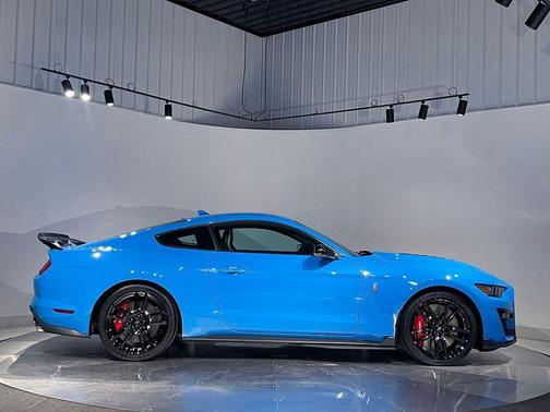 Grabber Blue 2022 Ford Shelby GT500 Base