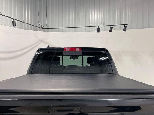 Brilliant Black Crystal Pearlcoat 2018 RAM 1500 Big Horn