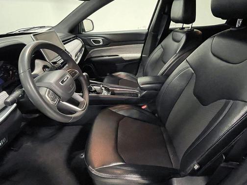 Diamond Black 2024 Jeep Compass Latitude
