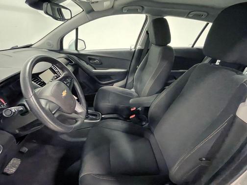 Silver Ice Metallic 2019 Chevrolet Trax LS