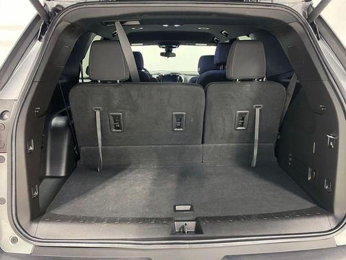 Sterling Gray Metallic 2023 Chevrolet Traverse LT Cloth