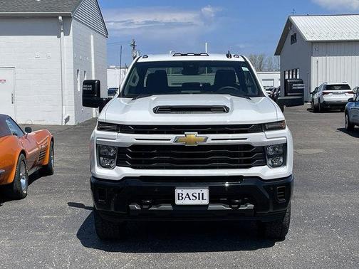 Summit White 2026 Chevrolet Silverado 2500 Custom