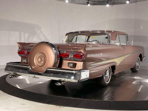 1958 Ford Fairlane 500 Skyliner