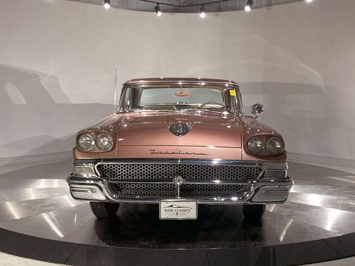 1958 Ford Fairlane 500 Skyliner