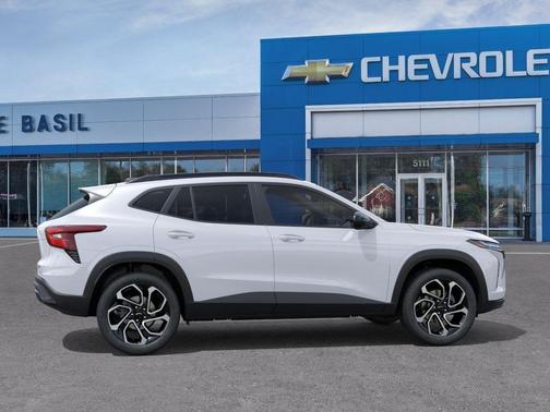 Summit White 2026 Chevrolet Trax 2RS