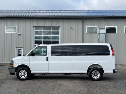 Summit White 2025 Chevrolet Express 3500 LT
