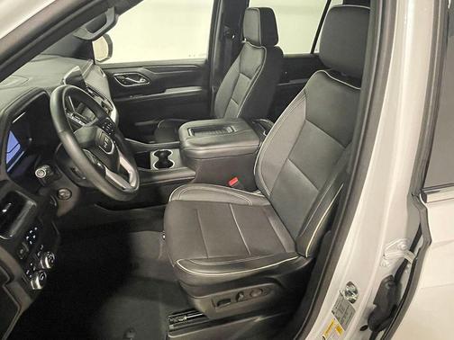 White Frost Tri-Coat 2023 GMC Yukon SLT