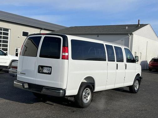 2025 Chevrolet Express 3500 LT
