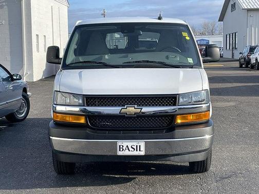 2025 Chevrolet Express 3500 LT