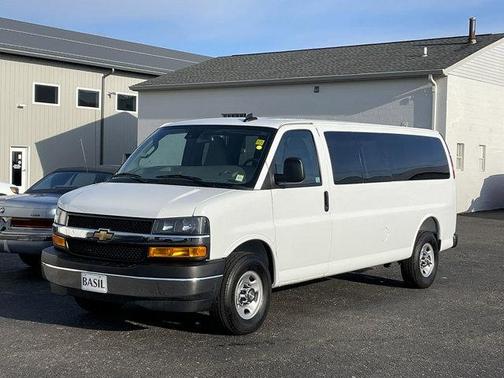 2025 Chevrolet Express 3500 LT