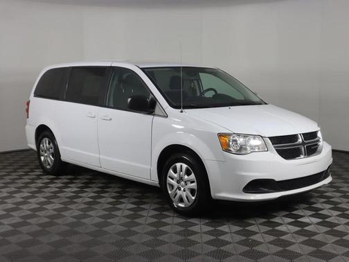 Photo 2 of 30 of 2018 Dodge Grand Caravan SE