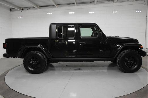 2022 Jeep Gladiator Sport