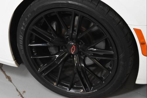 Summit White 2020 Chevrolet Camaro 2SS