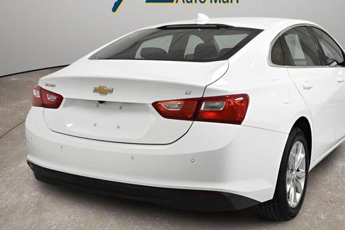 Summit White 2024 Chevrolet Malibu FWD 1LT
