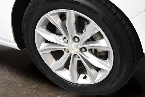 Summit White 2024 Chevrolet Malibu FWD 1LT