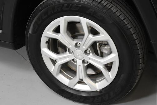 Diamond Black Crystal Pearlcoat 2024 Jeep Compass Latitude