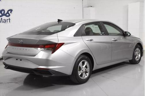 2021 Hyundai ELANTRA SE