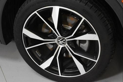 Platinum Gray Metallic 2022 Volkswagen Tiguan 2.0T SEL R-Line 4MOTION