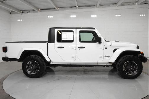 2023 Jeep Gladiator Overland