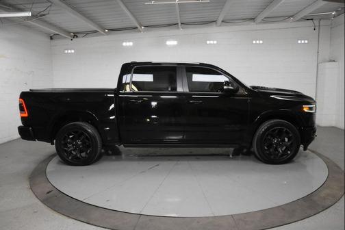 Diamond Black Crystal Pearlcoat 2020 RAM 1500 Limited